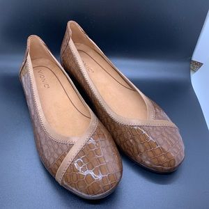 Vionic Spark Caroll Womens Ballet Flat in Brown Monks Robe Croc